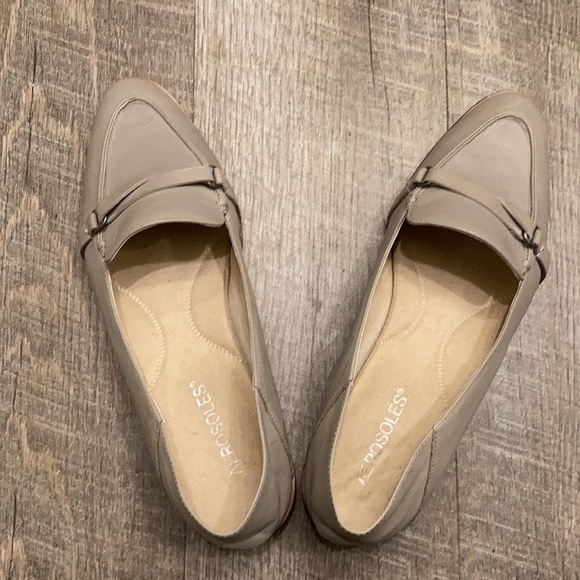 AEROSOLES Shoes - Aerosoles grey leather flat  loafers